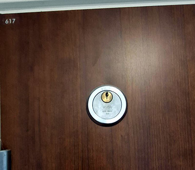 Tublås i ytterdörr.